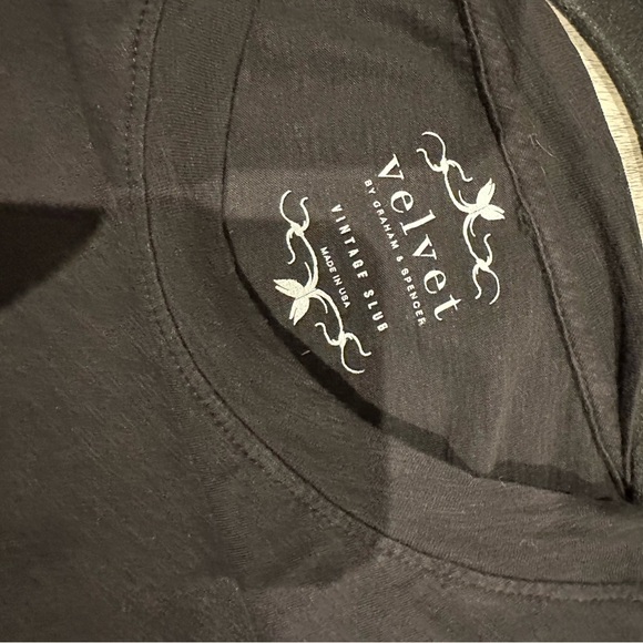 Black tshirt dress by Velvet - Picture 4 of 5